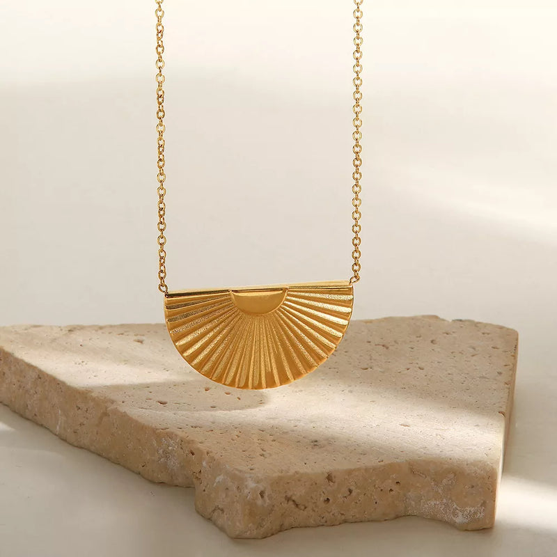 Eleonora – Gold Necklace with Large Pendant