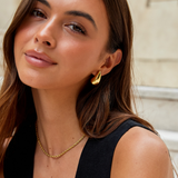 Anja – Golden earrings with an elegant curved design