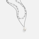 Isabela – Golden necklace with delicate bead details