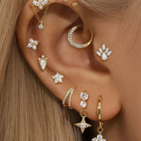 Helena – Gold earrings with a natural design.