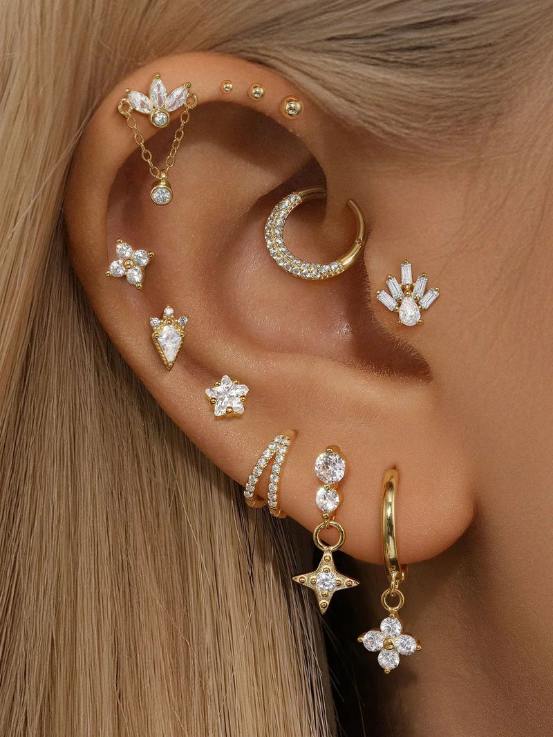 Helena – Gold earrings with a natural design.