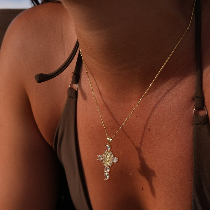 Selina – Elegant Cross Gold Necklace