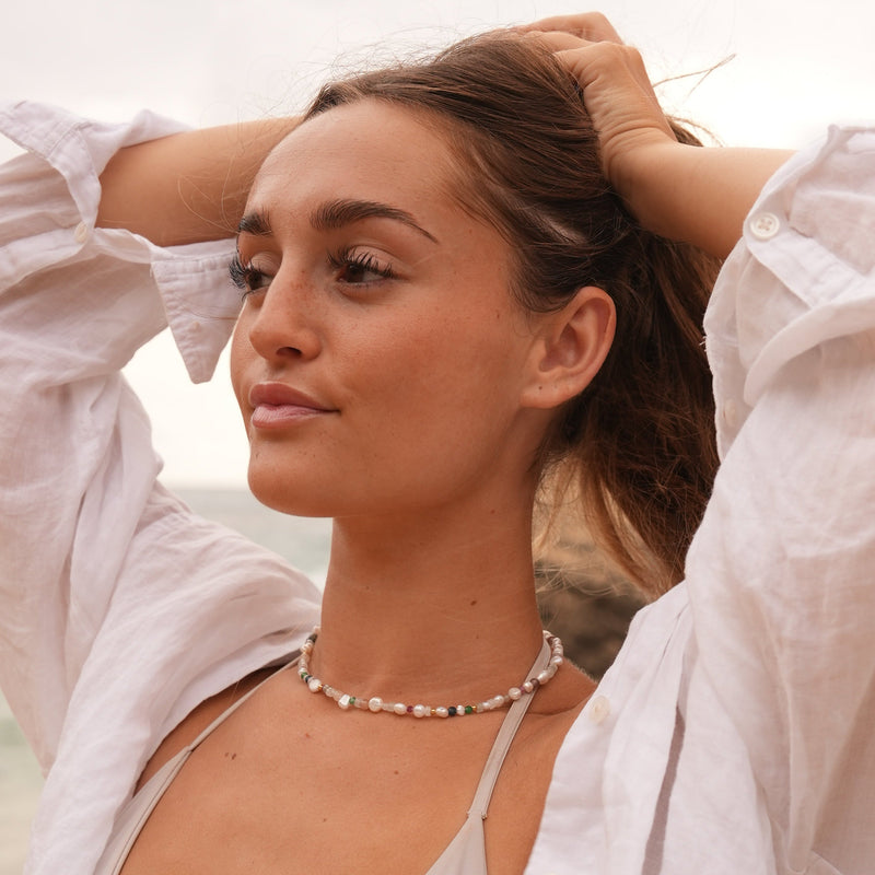 Klara – Delicate Gold Necklace with Mini Pearls