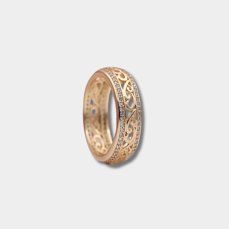 Kerstin – Minimalist and Hollow Gold Ring