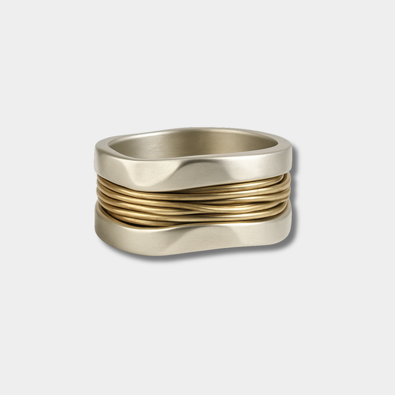 Maria – Silver ring with gold details