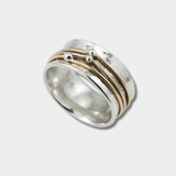 Marlene – Wide ring with elegant hammered finish and golden details