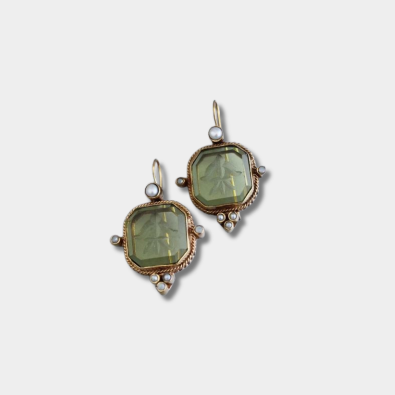 Julián - Exclusive vintage earrings with green pearls