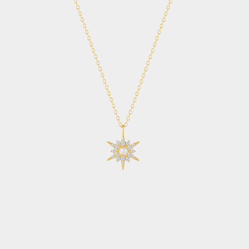 Amálie – Delicate silver necklace with circular pendant.