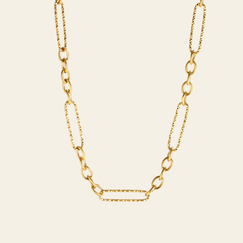 Johanna – Golden chain with elegant design