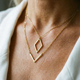 Elegant collar with geometric V-shaped pendant