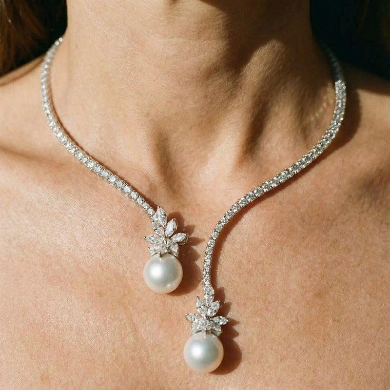 Elegant and Shiny Pearl Necklace in Silver