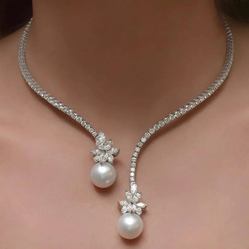 Elegant and Shiny Pearl Necklace in Silver
