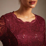 Midi dress with lace and three-quarter sleeves