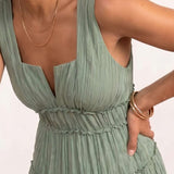 Fluid dress with wrinkled effect