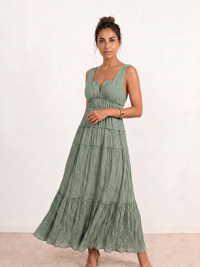 Fluid dress with wrinkled effect