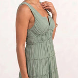 Fluid dress with wrinkled effect