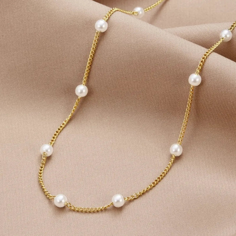 Gold ring with freshwater pearl
