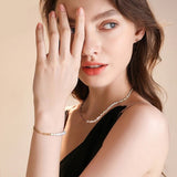 Livia – Elegant gold necklace with link design