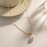 Pavlina – Elegant Pearl Pendant Gold Necklace