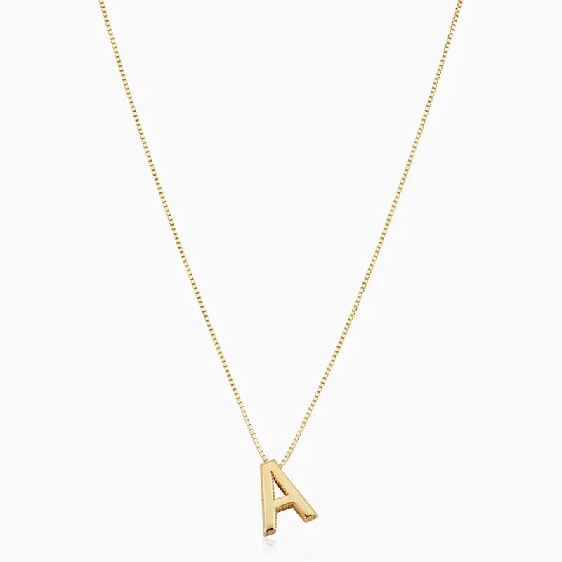 Jutta – Gold Necklace with Elegant Linear Design