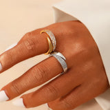 Leyna ring holder