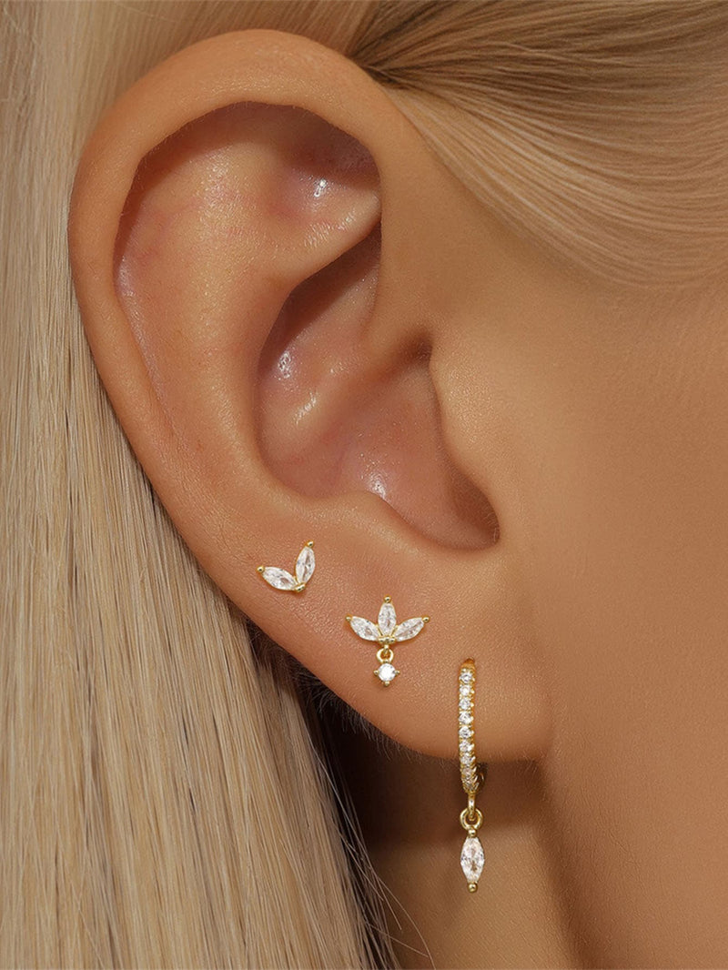 Annelie – Elegant gold earrings with filigree design.