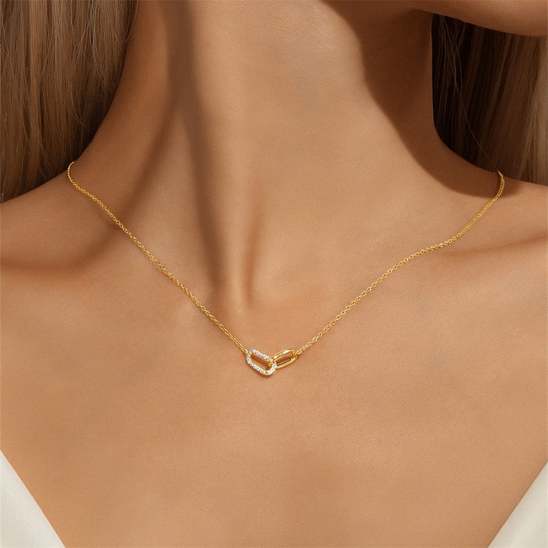 Carina – Delicate Silver Collar with Small Circular Pendant