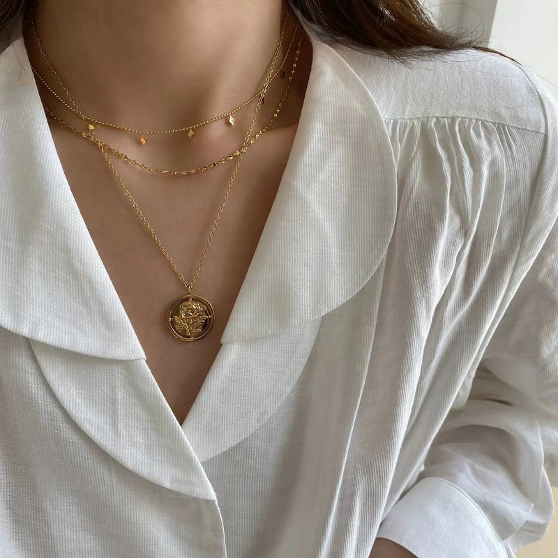 Helena – Delicate Gold Necklace with Geometric Pendant.