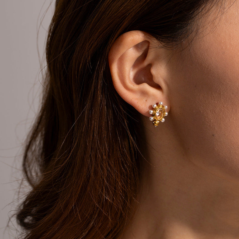 Theresa – Gold Earrings with Radiant Flowers