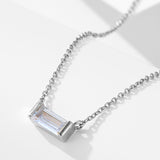 Livia – Silver necklace with delicate pendant