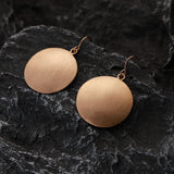Amira-Sophie – Earrings with Shimmering Pearl Pendant