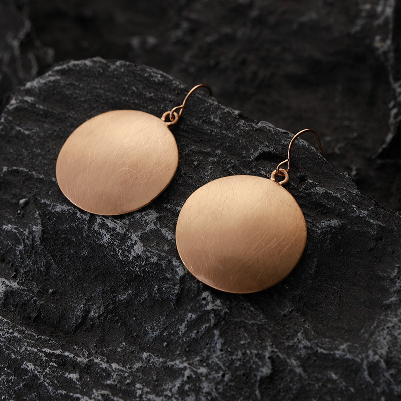 Amira-Sophie – Earrings with Shimmering Pearl Pendant