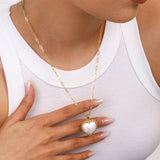 Viktorie – Elegant gold necklace with pendant