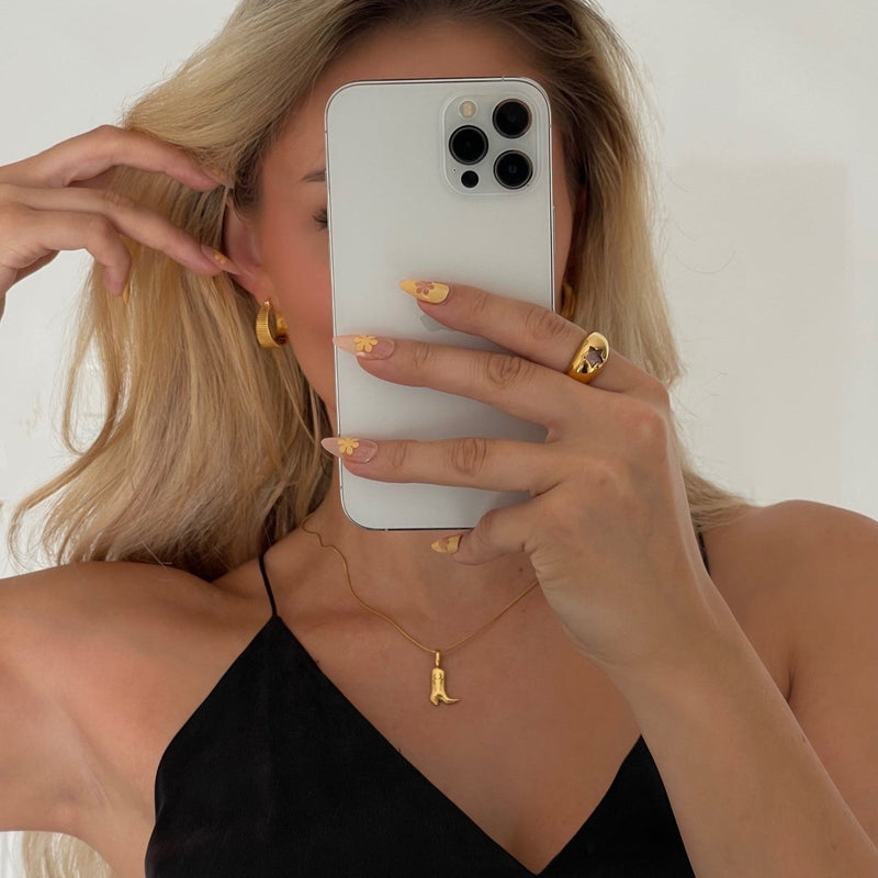 Johana – Elegant Necklace with Golden Pendants