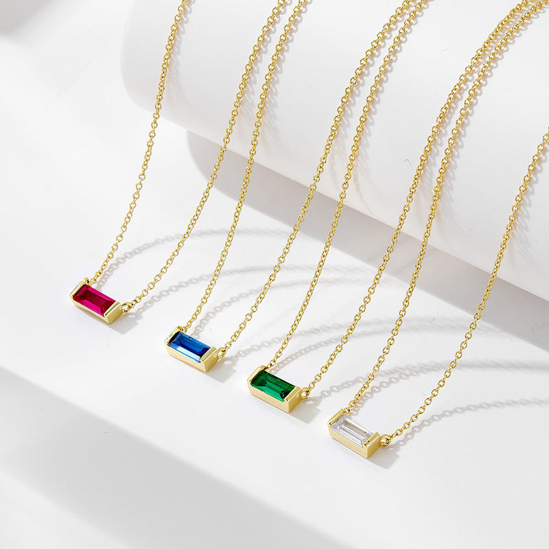 Livia – Silver necklace with delicate pendant
