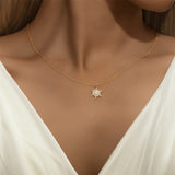 Amélie – Delicate silver necklace with circular pendant