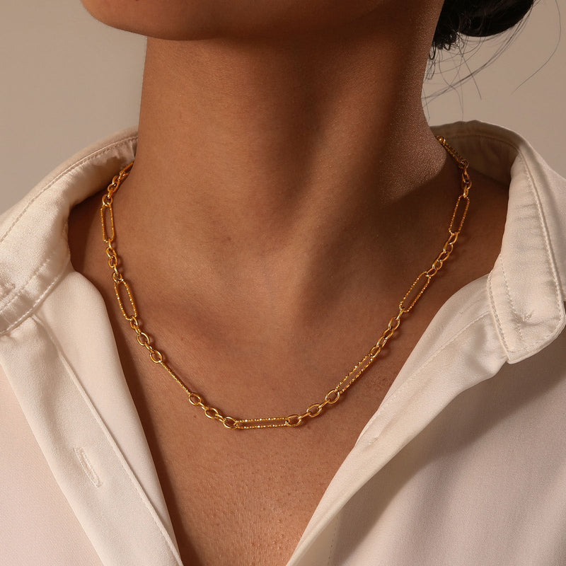 Johanna – Golden chain with elegant design