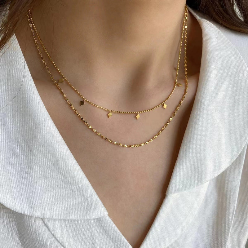Helena – Delicate Gold Necklace with Geometric Pendant.