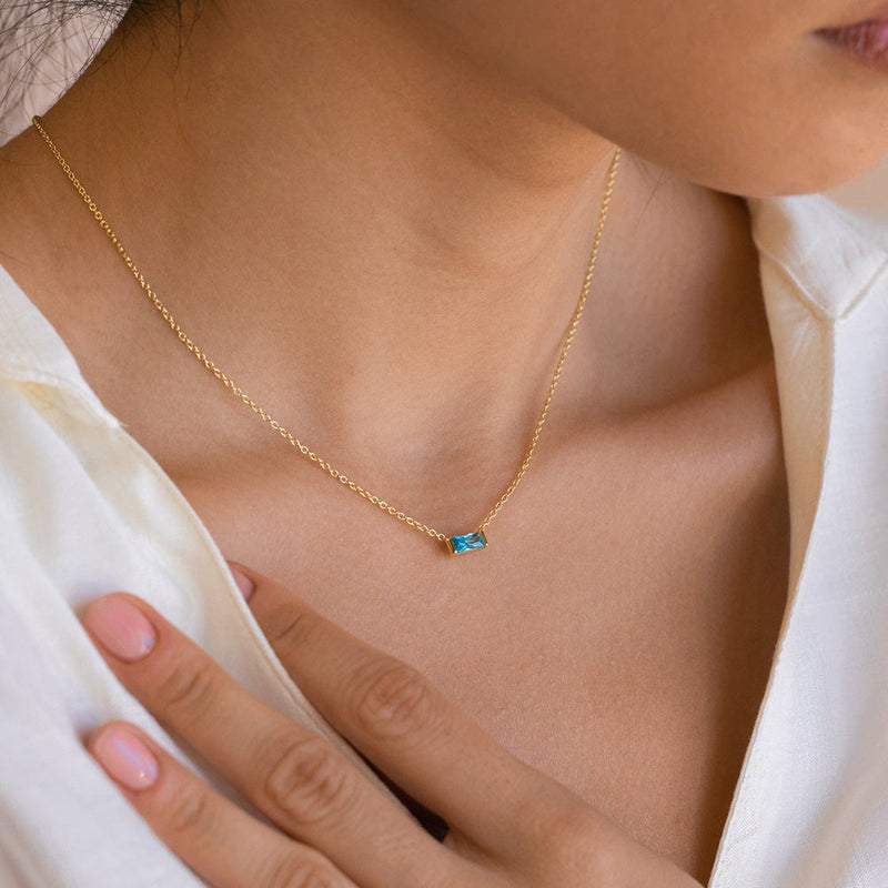 Livia – Silver necklace with delicate pendant