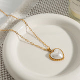 Viktorie – Elegant gold necklace with pendant