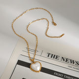Viktorie – Elegant gold necklace with pendant