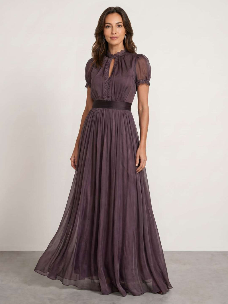 Flowy dress with lace collar