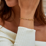 Gold bracelet adorned with pearls
