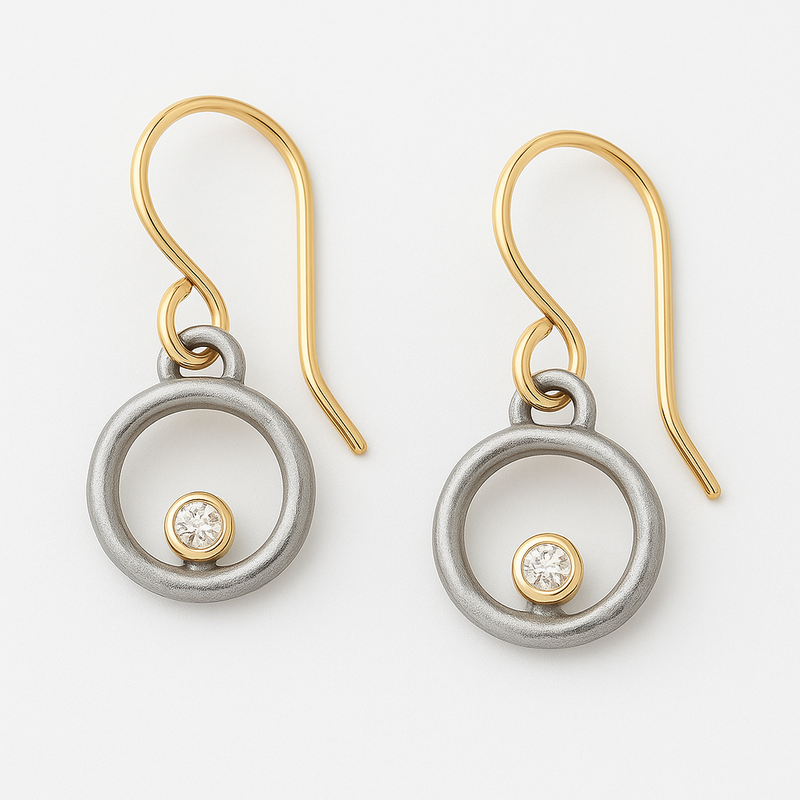 Amélie – Elegant Earrings with Pearly Shine