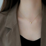 Klara – Gold necklace with circular pendant
