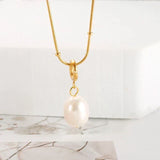Pavlina – Elegant Pearl Pendant Gold Necklace