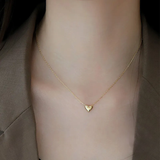 Klara – Gold necklace with circular pendant
