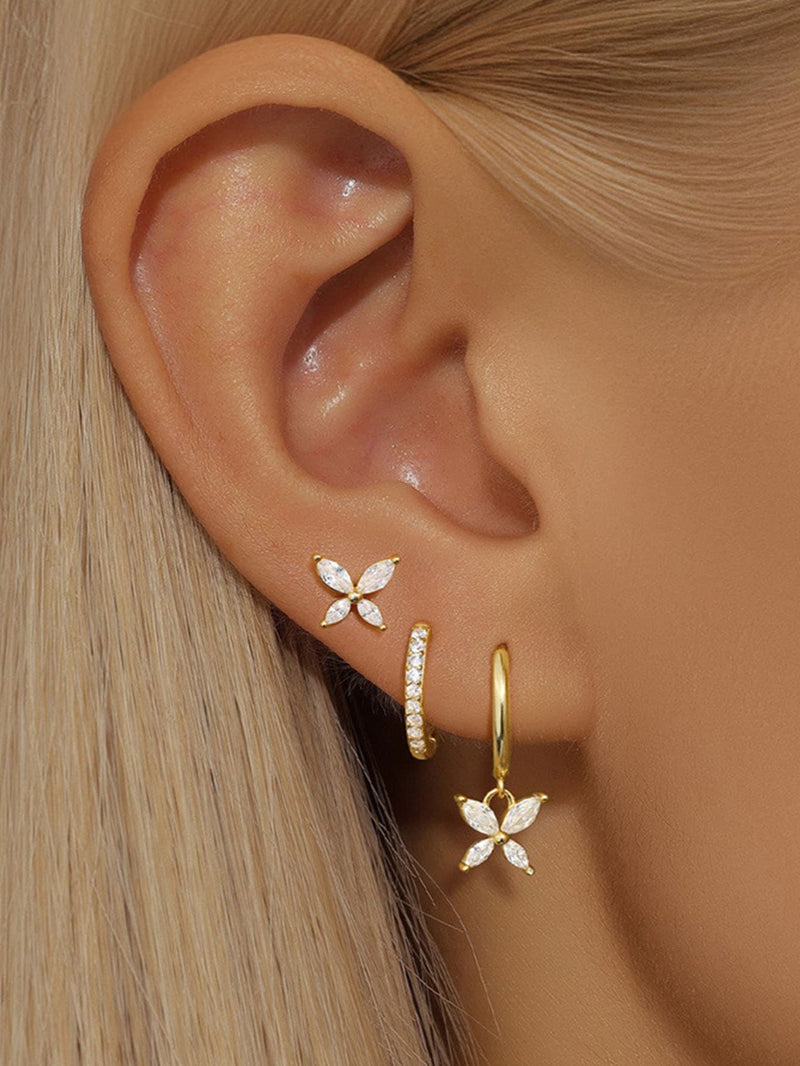 Patricia – Gold earrings with a delicate design.