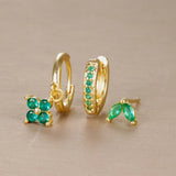 Amira – Gold earrings with structured design.