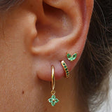Amira – Gold earrings with structured design.